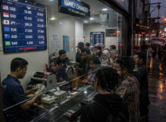 Dollar AS Diburu Saat Rupiah Melemah, Money Changer Pastikan Stok Aman