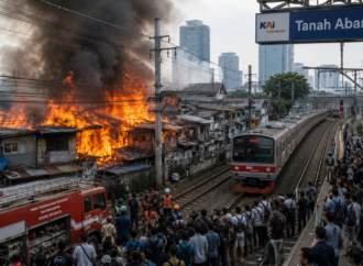 Kebakaran Permukiman Dekat Stasiun Tanah Abang Bikin 5 Perjalanan KRL Terlambat