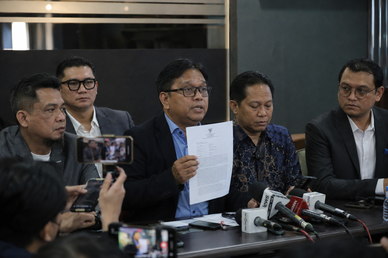 Kuasa Hukum Sebut Penangkapan Roy Suryo Tak Beretika, Polisi Disebut Masuk Kamar Pribadi