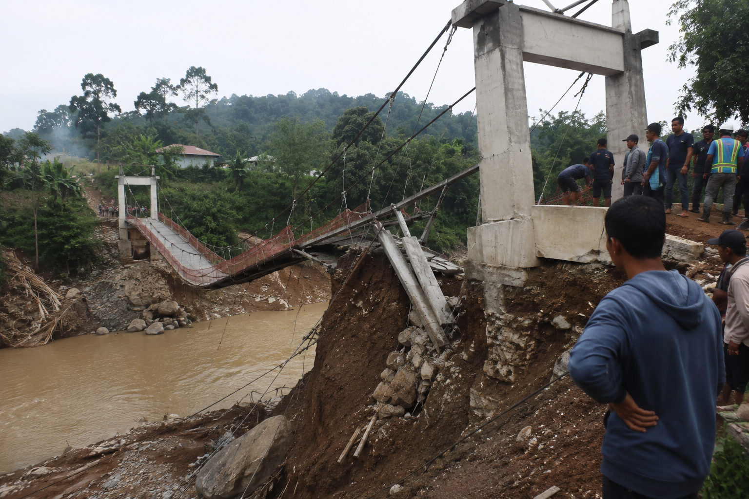 Jembatan Gantung Sementara di Gunung Putri Longsor Saat Pembangunan, Diduga Dipicu Hujan Deras